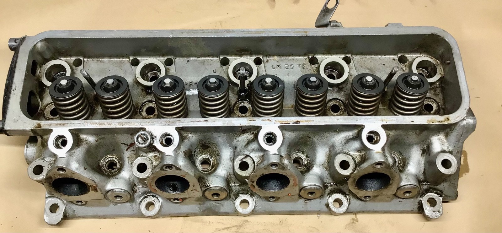 1966 - 80 Rolls Royce Silver Shadow Wraith II Right Cylinder Head UE38450 OEM