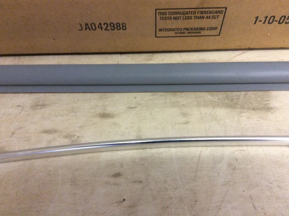 Moldura central puerta lateral pasajero delantero Pontiac Bonneville Fit 00-05 12483101 Foto 4 de 4