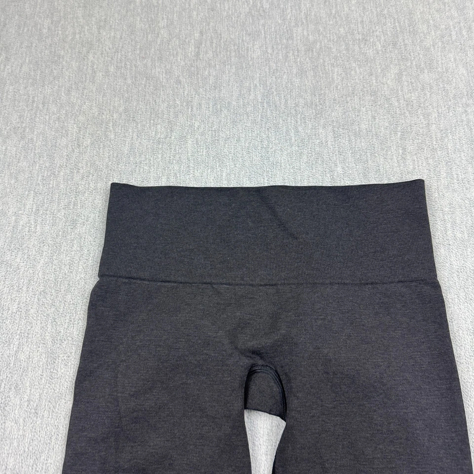 Leggings Lululemon Feminina 6 Preta Ebb And Flow Crop II Sem Costura Yoga Atlética - Imagem 2 de 4