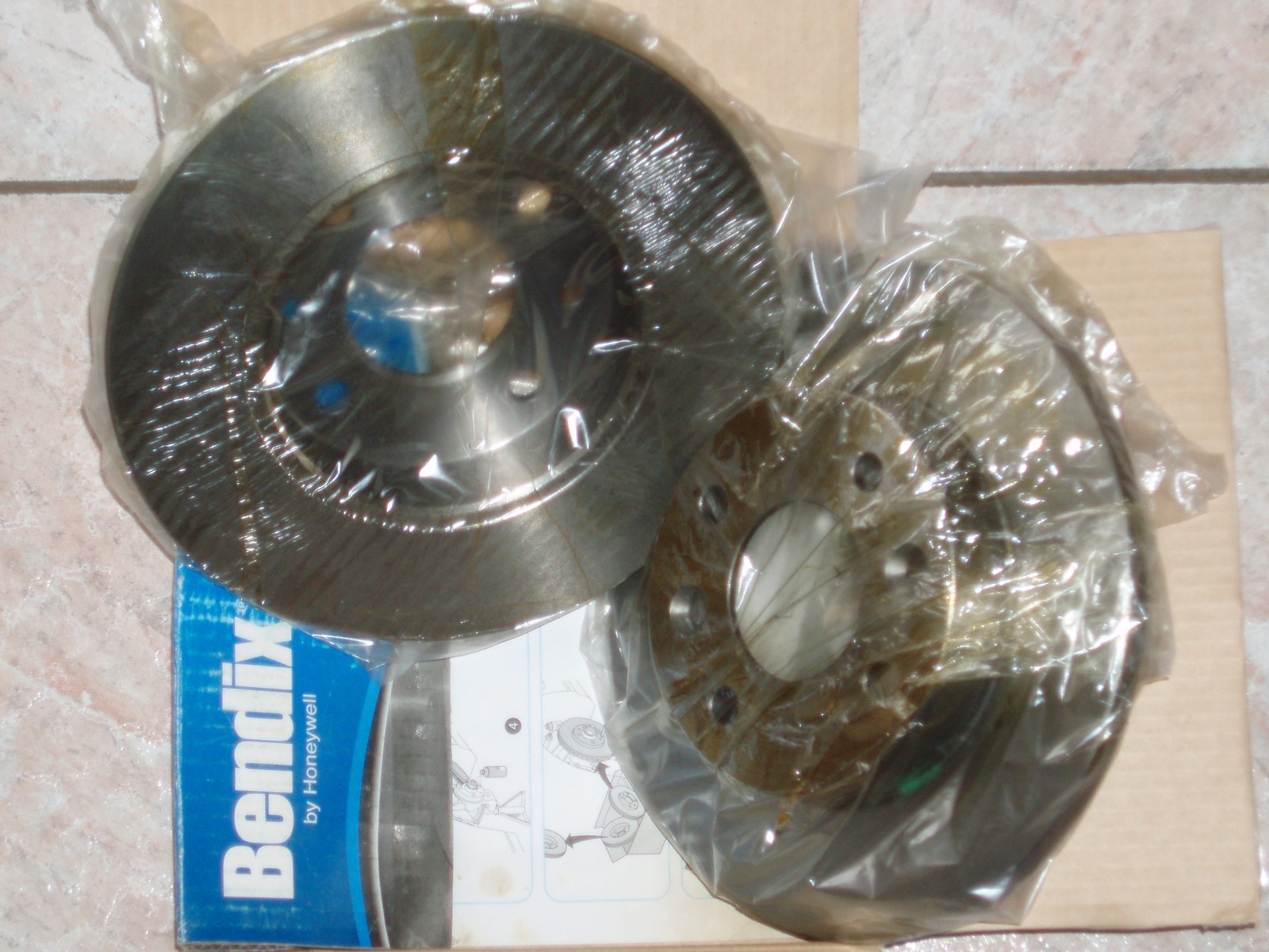 2 disques de frein avant plein Bendix pour rénover une Renault R21
