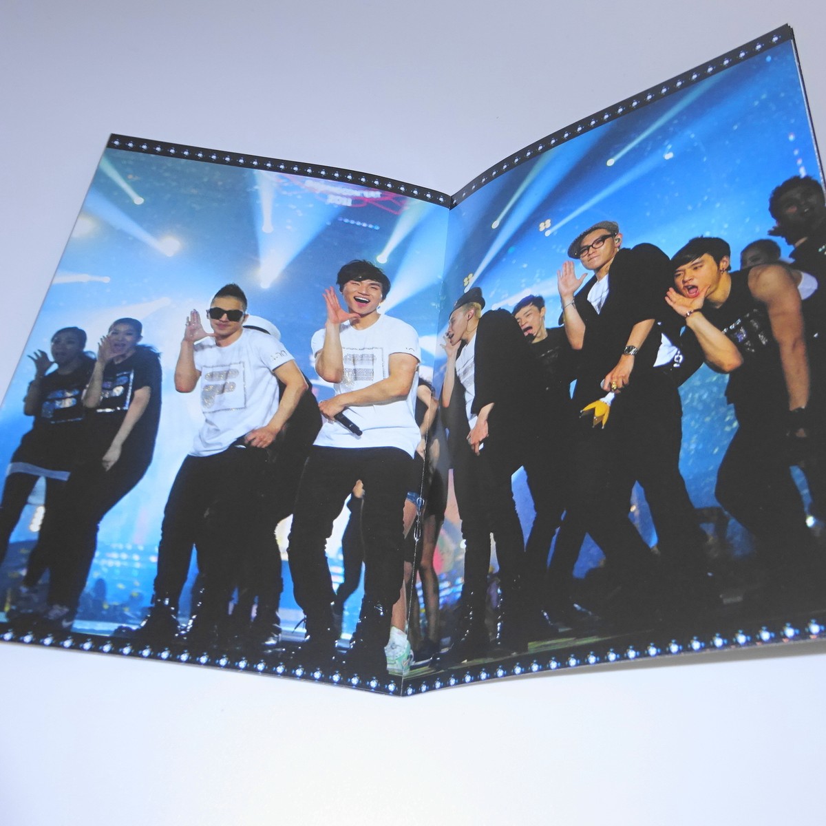 2011 BIGBANG LIVE CONCERT DVD 3枚　ブックレット付 2011 BIGBANG LIVE CONCERT DVD 3枚 ブックレット付