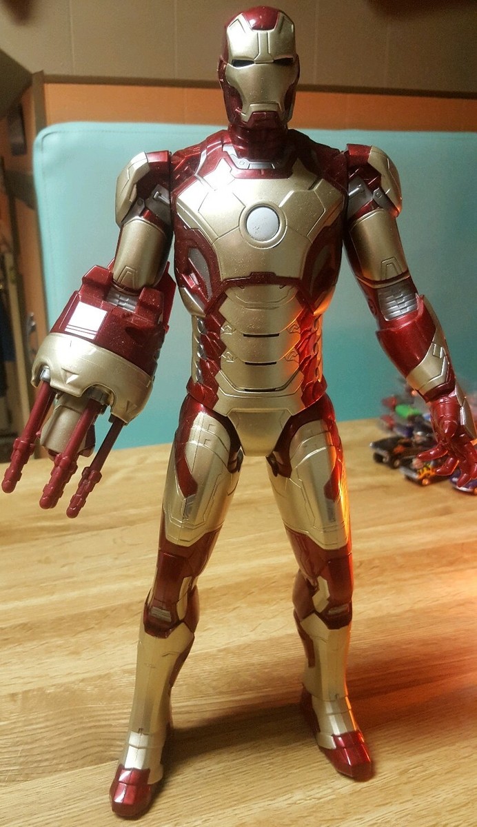 2012 Marvel Avengers Iron Man 3 Sonic Blasting Iron Man 15