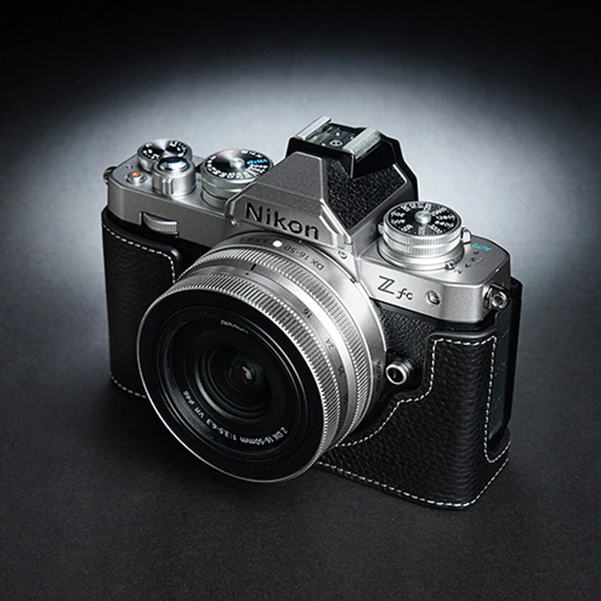 Estuche de media cámara hecho a mano vintage de cuero real genuino para Nikon Zfc Foto 4 de 4