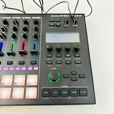 DTM・DAW Roland GROOVEBOX MC-707 Roland - MC-707 | GROOVEBOX