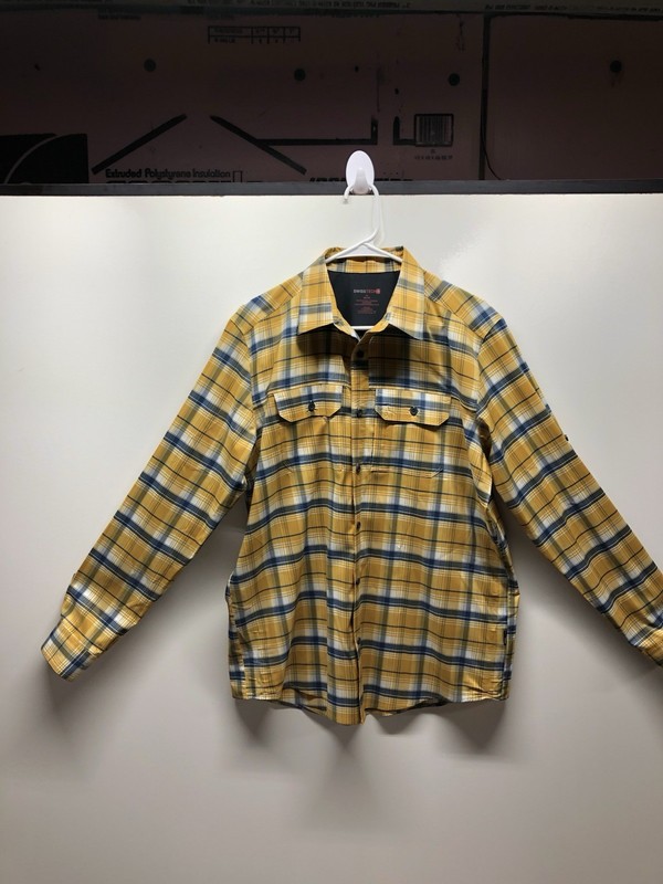Swiss Tech brand button down  size medium 95% polyester 5% spandex