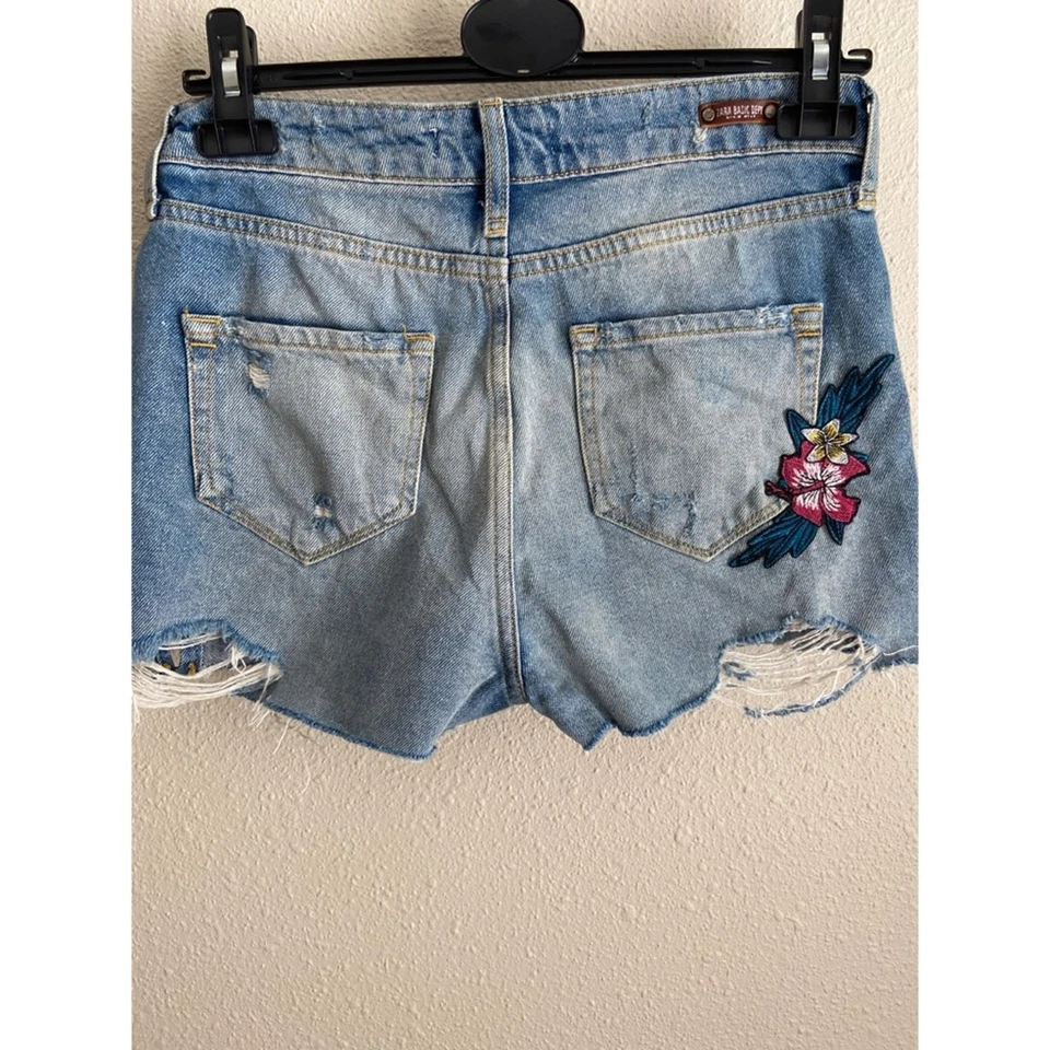 Pantalones cortos de mezclilla Zara Basic Z 1975 con retazos florales 2 Foto 4 de 4