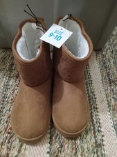 Kid gets 9-10 Ff Linedd Boots