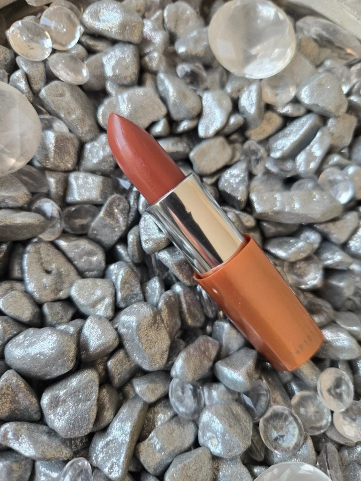 GEMEY MAYBELLINE ROUGE A LEVRES HYDRA EXTREME 793 LUMINOUS TOFFEE  NEUF - Photo 1/1
