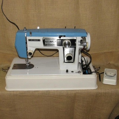 Vintage DRESSMAKER DeLuxe Zig Zag S-3000 Sewing Machine Case & Foot Pedal ~ EUC