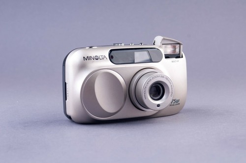 Cámara fotográfica Minolta 75W Riva con zoom para apuntar y disparar - Imagen 4 de 11