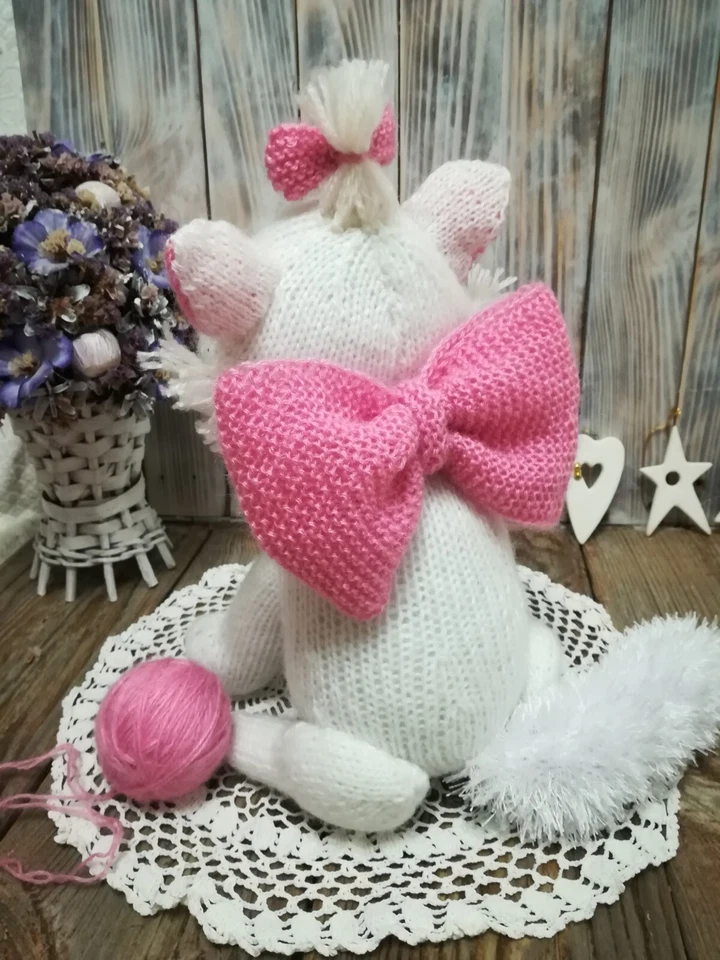 Toy knitting patterns - knit your adorable white cat Marie with a big pink bow - Image 3 of 4