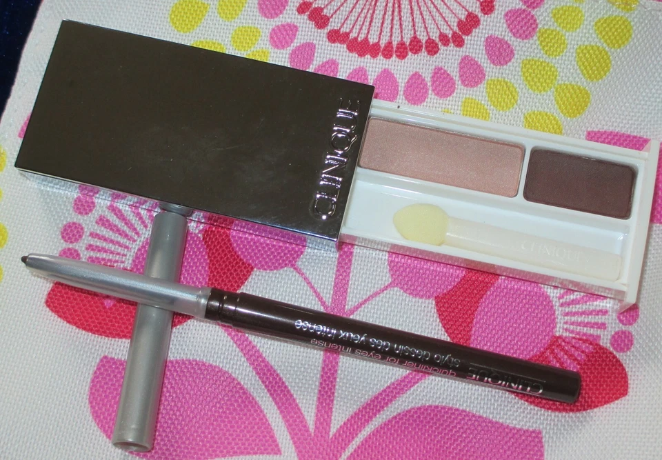 Clinique 5-piece 'Accessories 101' Bonus Collection with Cosmetic Bag NEW - Image 2 of 4