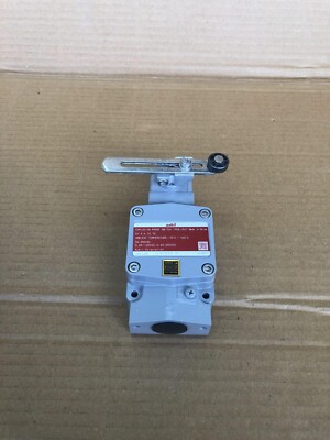 AZBIL 1LX7003-R EXPLOSION PROOF SWITCH 1LX7003R 20170921 (2)