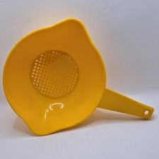 Vintage Tupperware Small 1 Qt Yellow Colander Strainer Double Pour Spout #1200