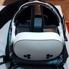 Meta Quest 3s Standalone Vr Headset W Touch Controllers Case 256gb. Light Use Meta Quest 3s Standalone Vr Headset W Touch Controllers Case 256gb. Light Use