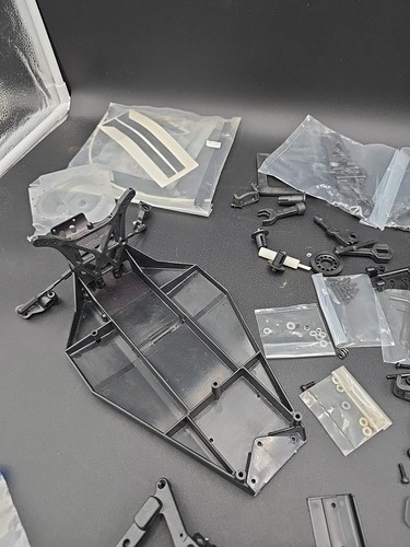Team Associated RC10 B2 B3 sehr gepflegt nicht benutzt Chassis Teile RC Auto Oldtimer - Bild 22 von 24