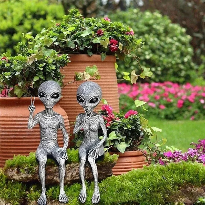 Funny Resin Alien Statue Outdoor Garden Decoration UFO Dwarf Sculpture ...