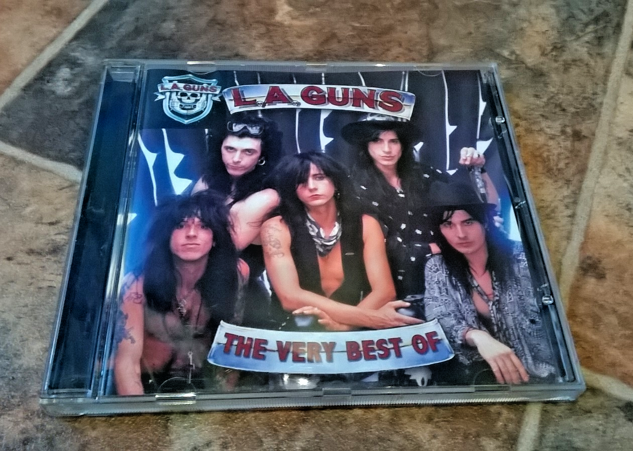 LA GUNS - THE VERY BEST OF - CD - 15 TRACK CD (GREATEST HITS) RARE