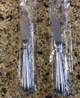 Oneida UNITY Hostess ~ 2 Butter Knives / Spreaders ~ Stainless Flatware  New!