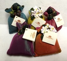 L'ARTISAN PARFUMEUR SACHETS FABRIC same scent different color bags 