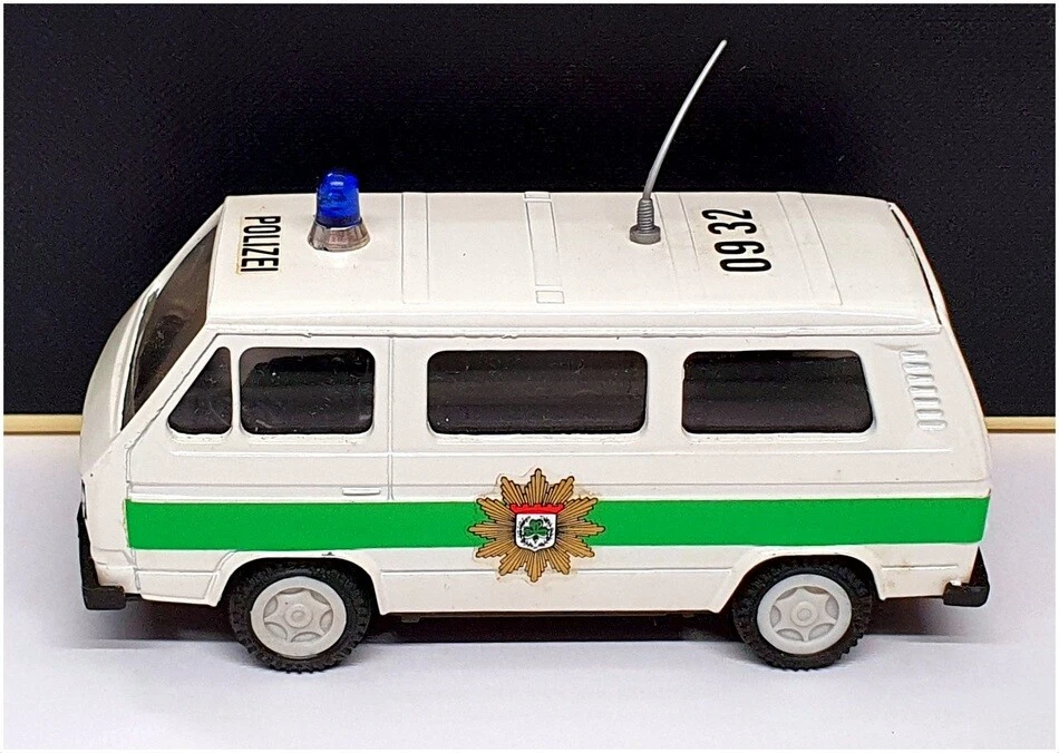 Conrad 1/43 Scale 3066 - Volkswagen Transporter Polizei - White/Green - Image 4 of 4