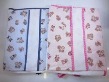 SET ASILO 3 PEZZI (BAVAGLIA-SALVIETTA-SACCA) "ORSETTI INNAMORATI" DA RICAMARE