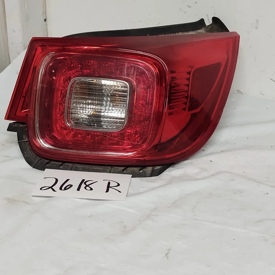 Lanterna traseira de LED lateral direita do passageiro Chevy Malibu LTZ RH 2013-2015 fabricante de equipamento original 23294317 - Imagem 3 de 4