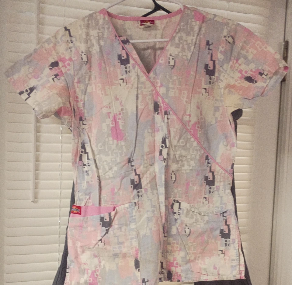 Pantalones Dickies Scrub St Talla S Rosa Claro 2 Bolsillos Delanteros Camisa Multicolor 3 Bolsillos Foto 2 de 4