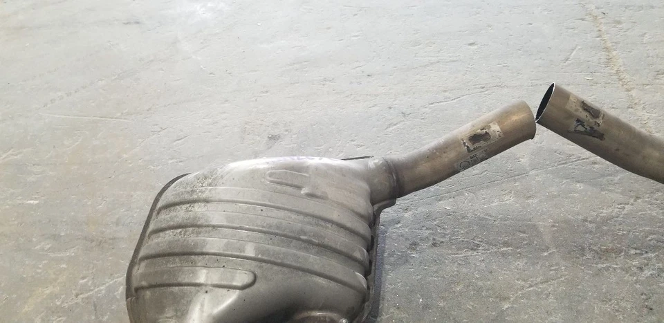 18 MERCEDES BENZ AMG C63S W205 4.0L EXHAUST MUFFLER SET PAIR WITH ACTUATORS Foto 3 de 4