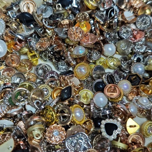 Vintage-now Costume Jewelry makeing Lots button Read Description 50pcs