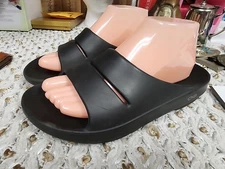 OOFOS OOahh Unisex Recovery Slide Sandals Black Size W9 / M7