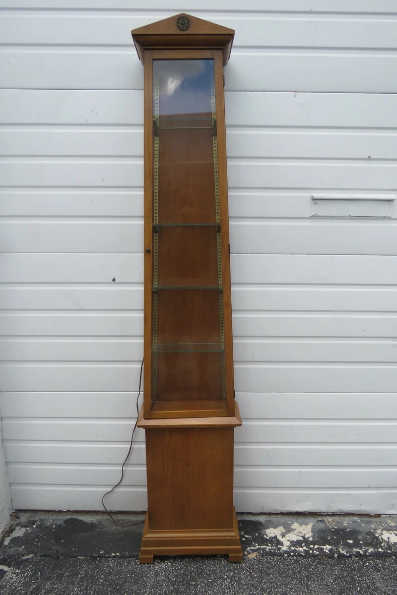 Pyramid display shelf outlet