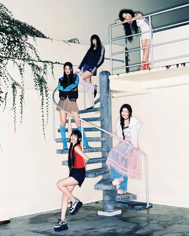 ITZY [GOLD] Album PLATFORM NEMO Ver/QR Card+11 Foto Karte+Manual+Poster+GIFT - Bild 3 von 4