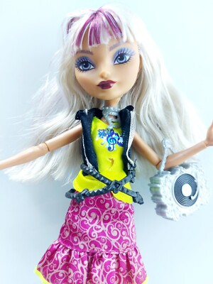 Ever After High Doll Melody Piper w purse