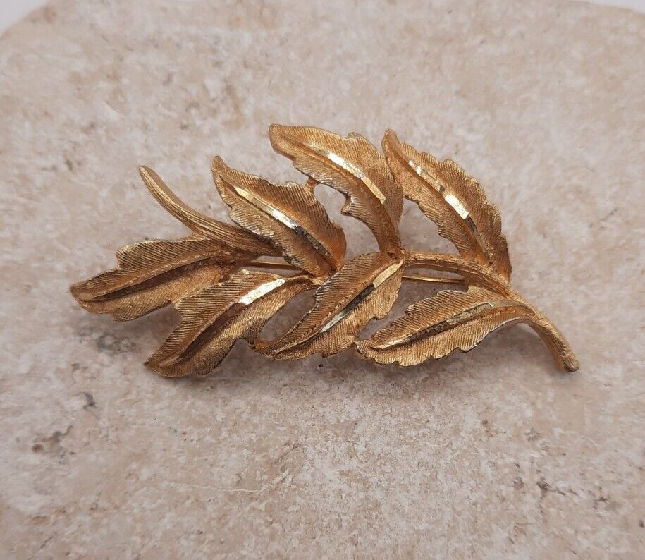 Vintage Signed J.S. Gold Tone Leaf Shaped Brooch Pin Vintage Signed J.S. Gold Tone Leaf Shaped Brooch Pin
