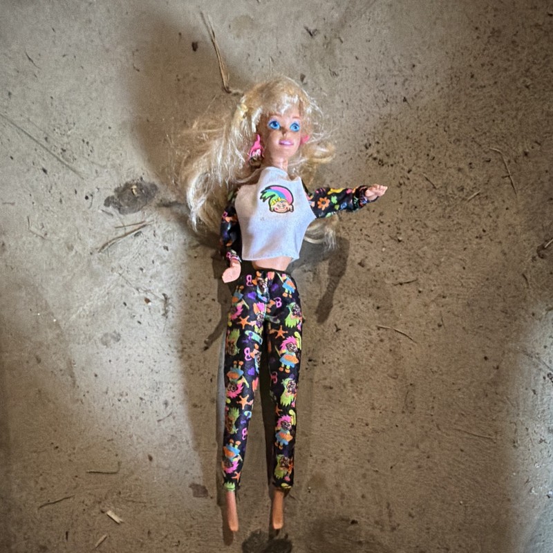 Barbie 11 in Fashion Doll Blonde Straight Hair Blue Eyes w/ Outfit