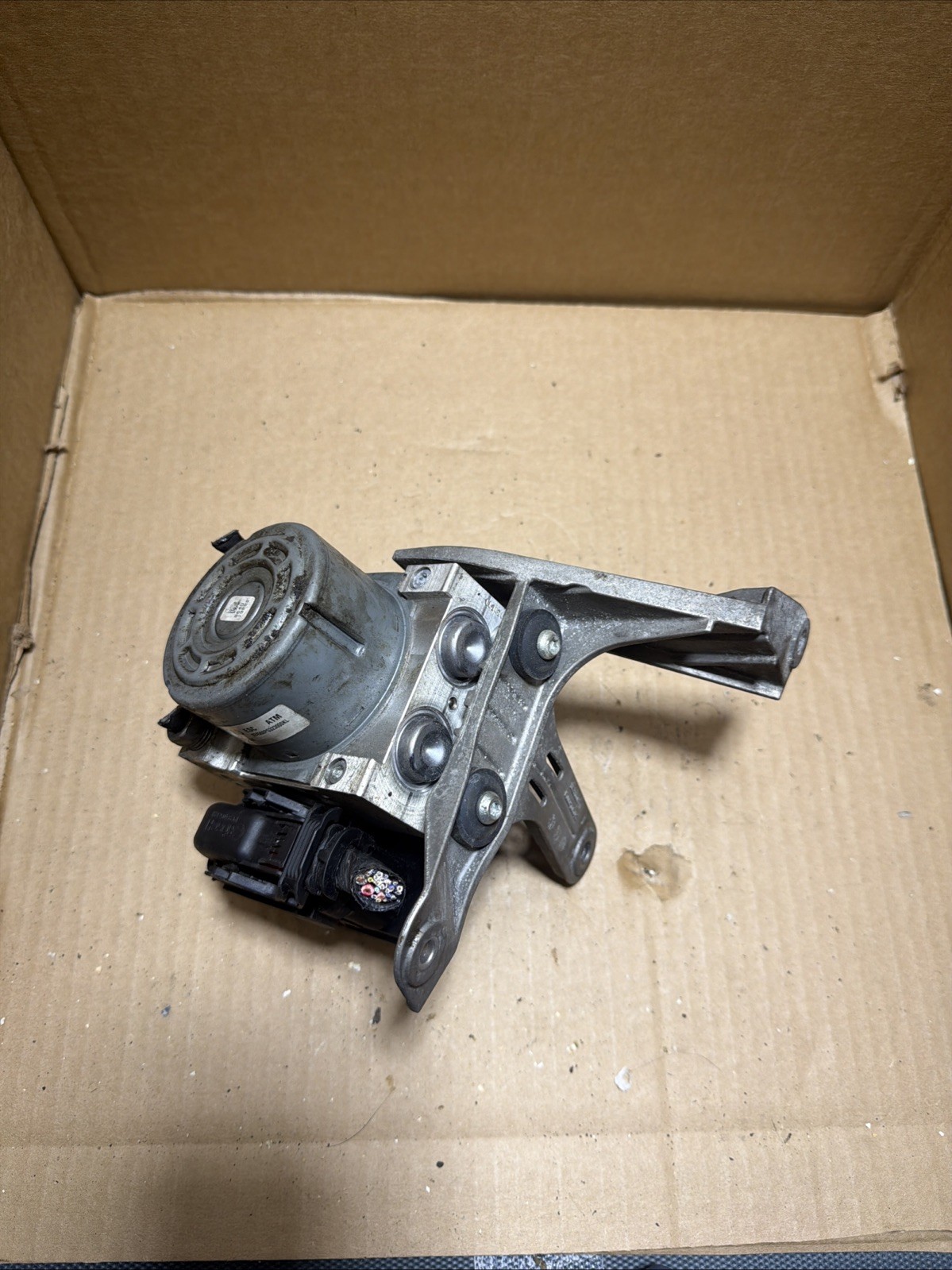 2013 Cadillac ATS Anti-Lock Brake Pump Assembly OEM 22994468
