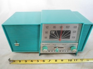 Stunning MOTOROLA B1J B1J Turquoise AM Tube Table Radio MCM Mid Century Modern