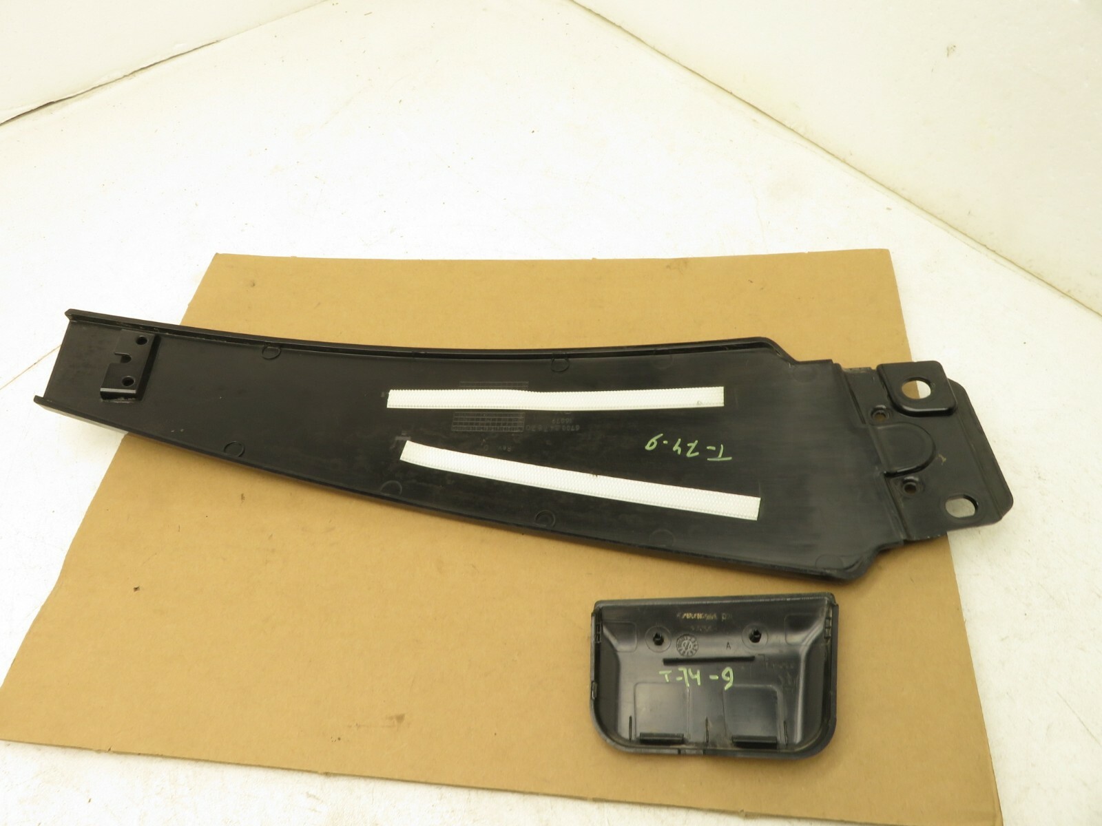 2014-2017 MASERATI GHIBLI CENTER PASSENGER SIDE DOOR B PILLAR TRIM COVER OEM