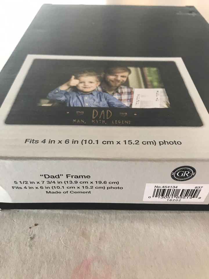 "DAD MAN MITO LEYENDA" En Estampado ORO. Marco de fotos de cemento negro para fotos de 4”x6” ¡NUEVO! Foto 3 de 4