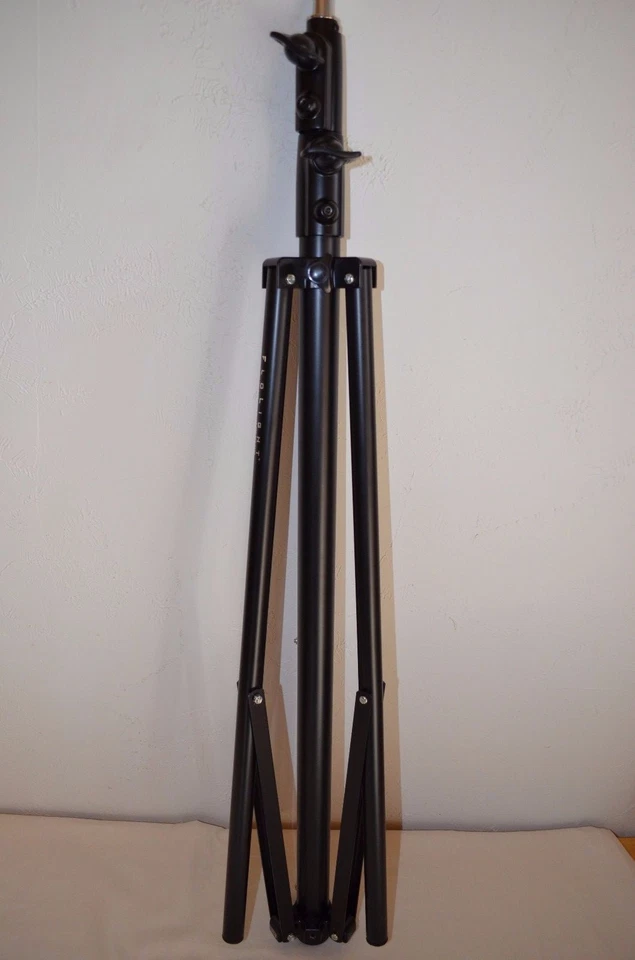 FloLight FL-110HMD 2x55W Fluorescent Video Light with 5400k Free Lamps & Stand - Image 3 of 4