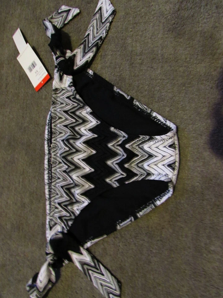 NWT Perry Ellis black & white chevron knit bikini bottom size XS Originally $48 - Image 2 of 4