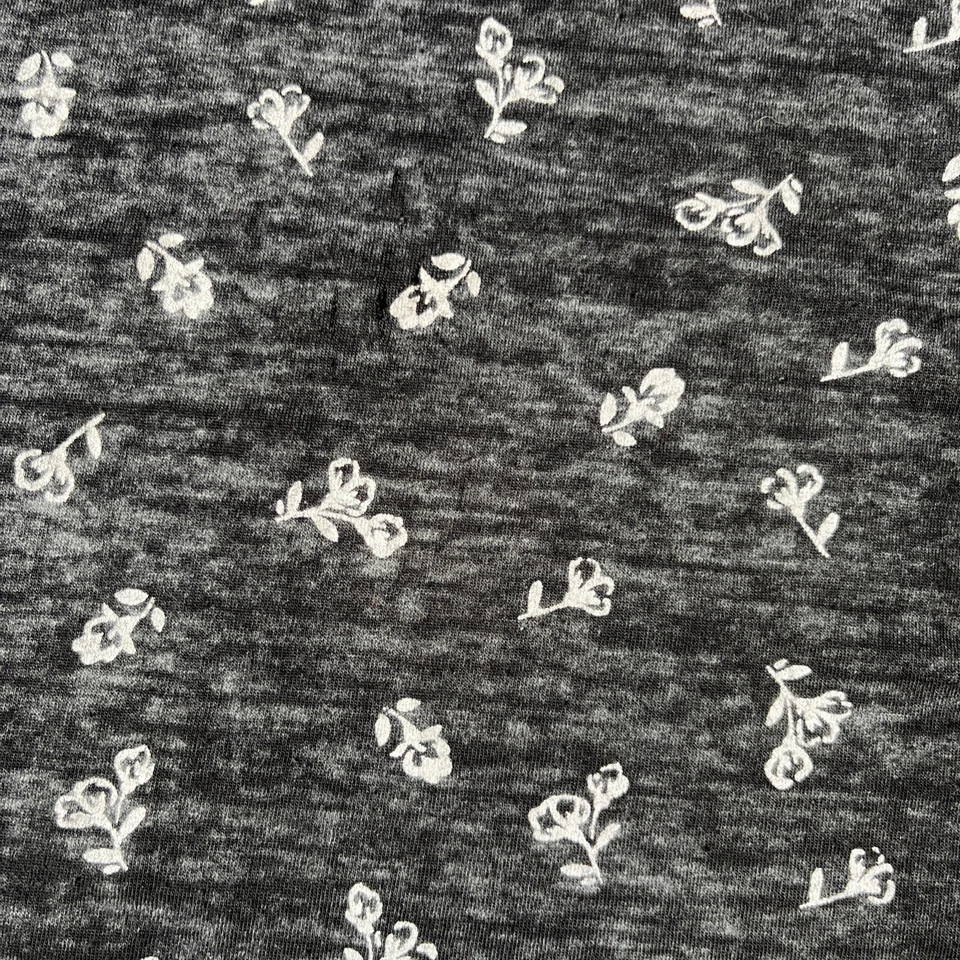 Camiseta C&C California Lounge negra tejido por todas partes gráfico floral para mujer pequeña  Foto 3 de 4