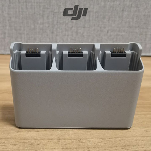 DJI Neo Two-Way Charging Hub – Sequential Battery Charging & Power Bank