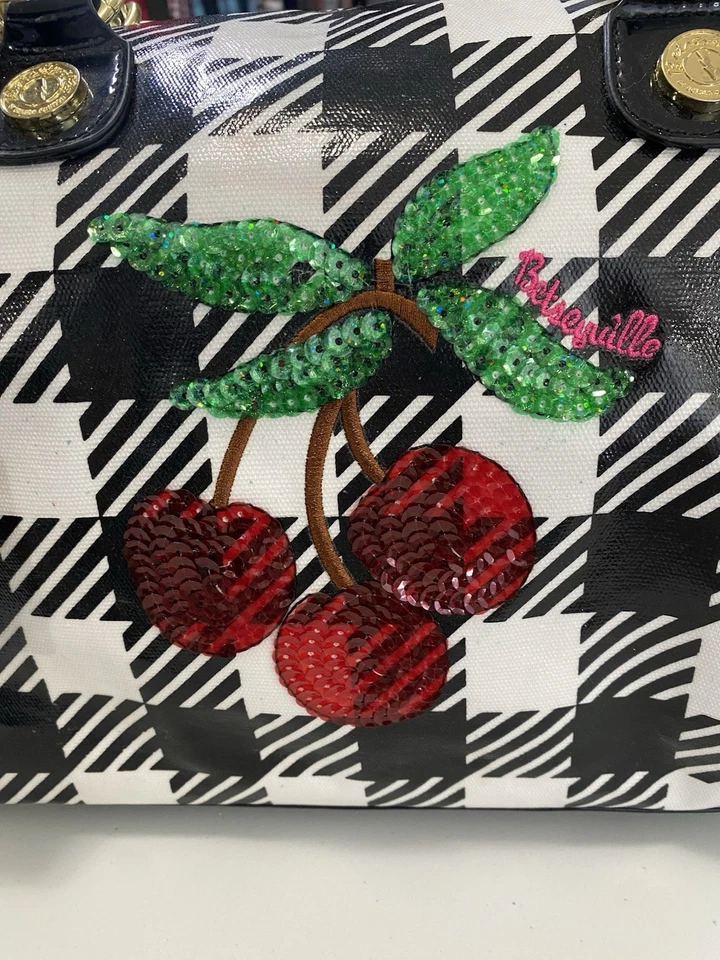 Bolso de Mano Betseyville by Betsey Cereza Rockabilly Dopamina Loco Ecléctico Único Foto 2 de 4