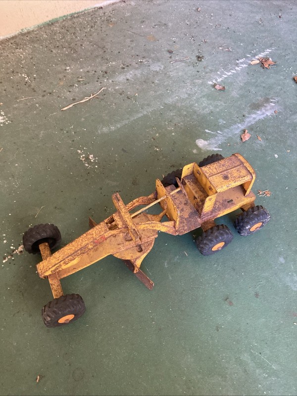 Rusty Lumar Metal Motor Grader Toy? 1/18