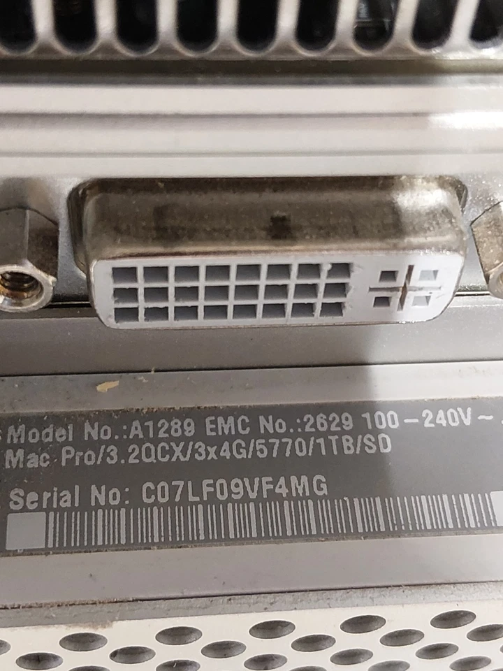 Apple MacPro A1289 - Botas plateadas necesitan instalación del sistema operativo COMO ESTÁ Foto 4 de 4