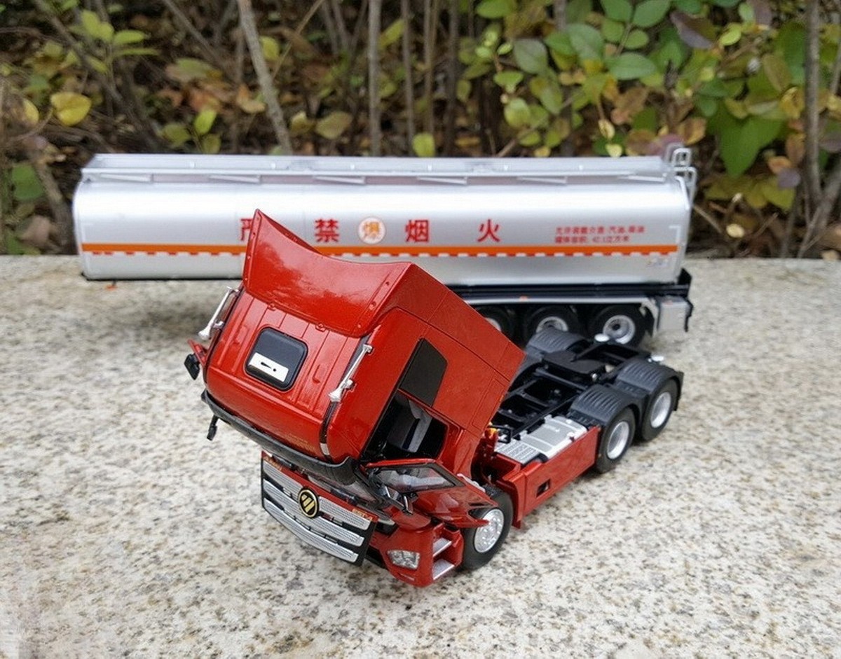 1/36 Scale Foton Dailmer Auman EST-A Oil Tanker Truck 1/36 Scale Foton Dailmer Auman EST-A Oil Tanker Truck
