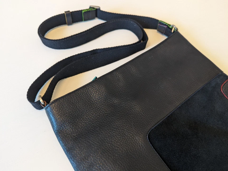 Cartera Bandolera Mywalit Grande Cuero Negro y Gamuza 12" x 14" Habana Foto 3 de 4