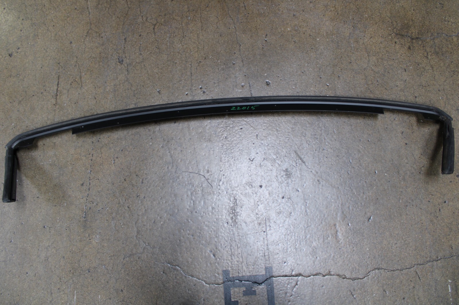 Lamborghini Gallardo, Spyder, Seal Top Front Moulding, Used, P/N 625019656019